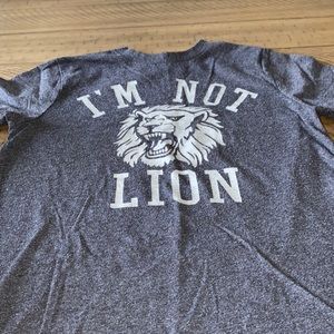 Old Navy T-Shirt 🧦